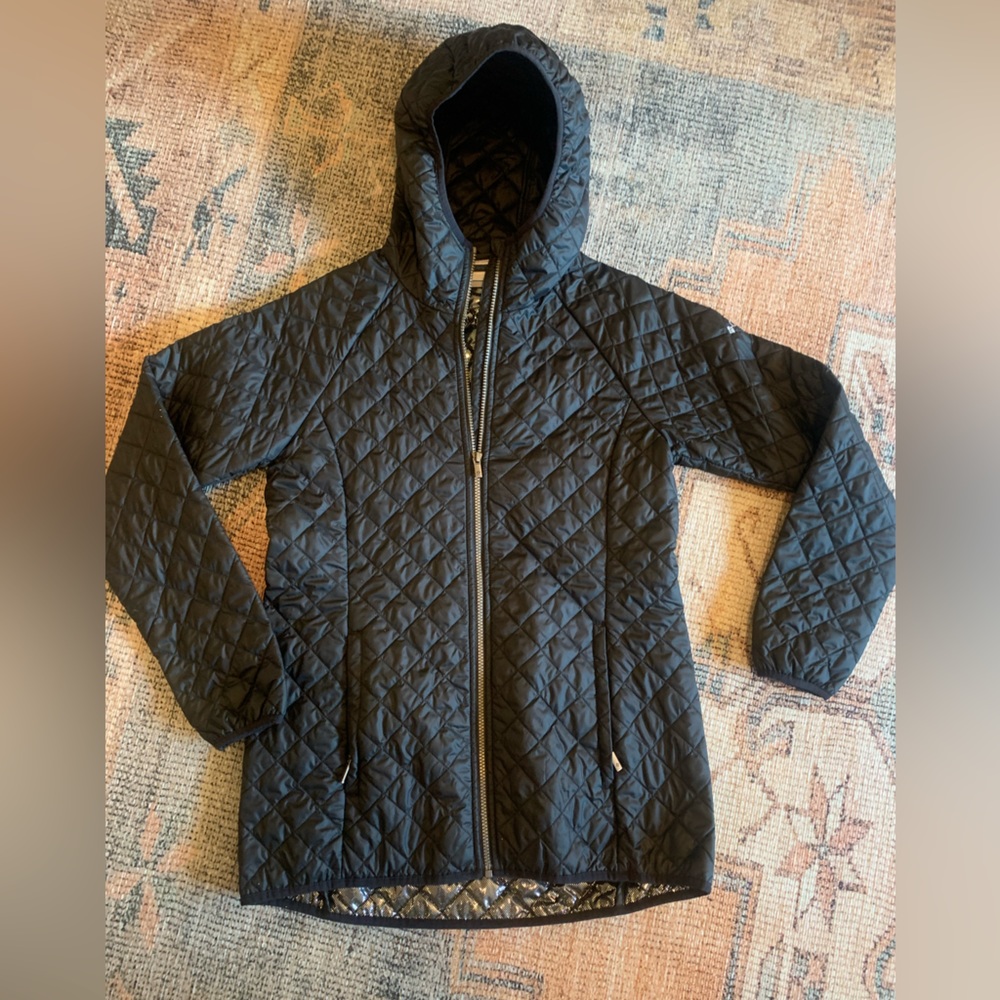 Coliumbia Omni heat warm puffy jacket. Size small. Black. Hood.